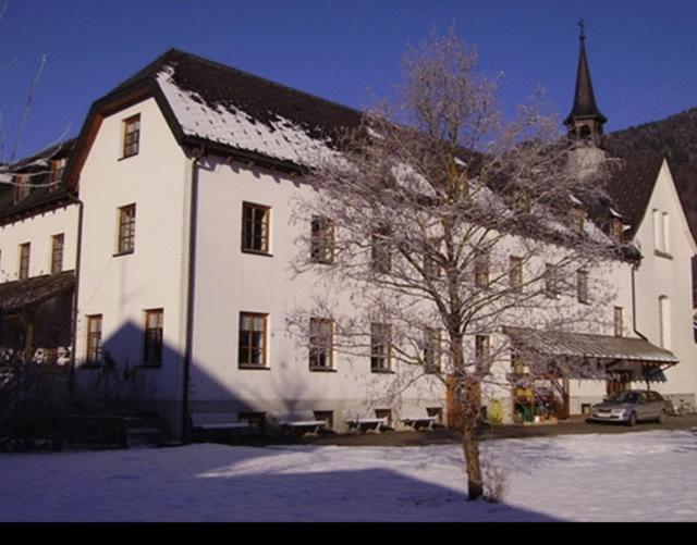 Seminar- Und Gaestehaus Im Kloster Bezau Esterno foto